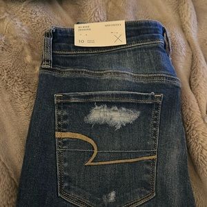 Brand new with tags American Eagle distressed Hi-rise jeggings